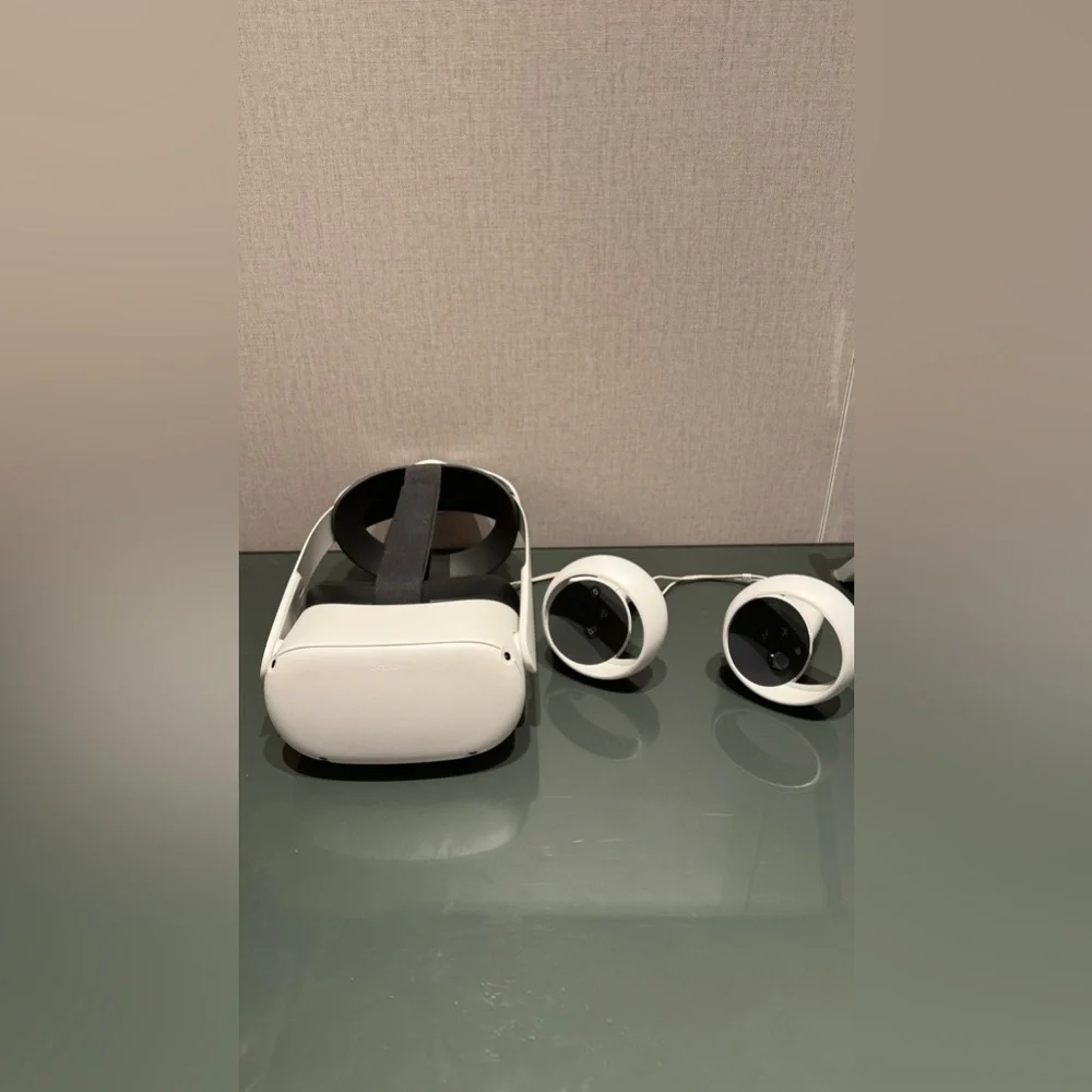 Oculus Quest 2 - Includes Elite Strap and Hard Case